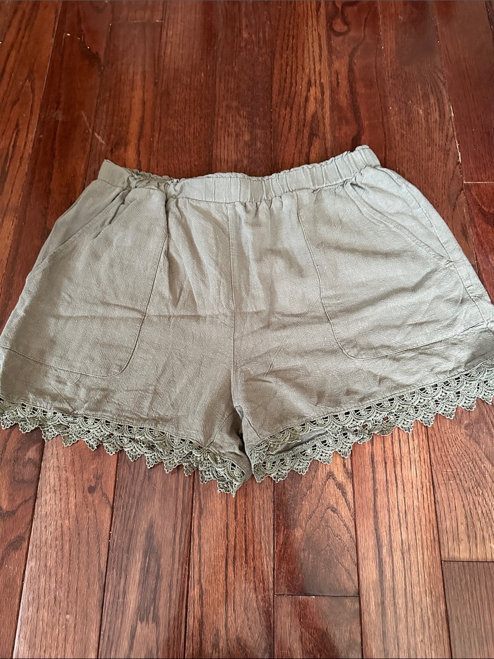 Lace Hem Elastic Waist Women’s Shorts - Olive